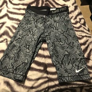 Nike Pro Compression Snake Print Capri